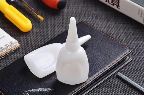 告別粘膩煩惱 揭秘輕松應(yīng)對(duì)502與熱熔膠的神奇日用品